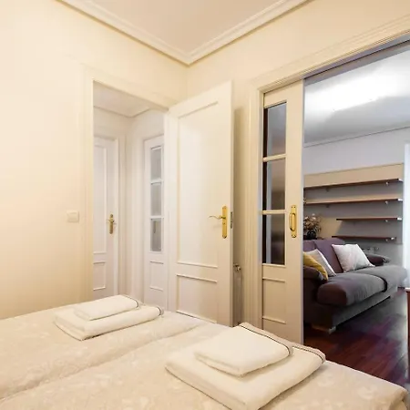 En El Corazón De La Ciudad Con Parking Apartamento